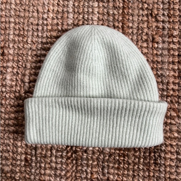 NWT Abercrombie Beanie Toque Hat pale green - Picture 2 of 3